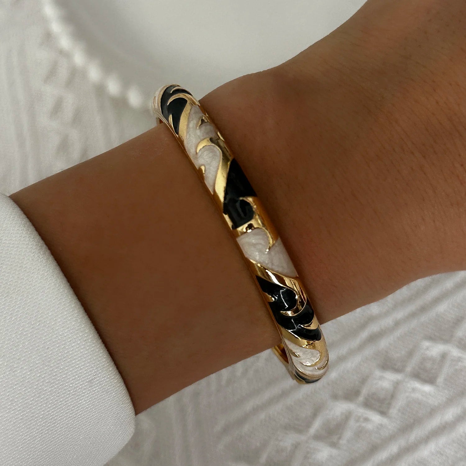 BR26Y0276-4 Couleur du métal Bracelet Fleur Émaillée Doré Rétro Avec Zircon Brillant