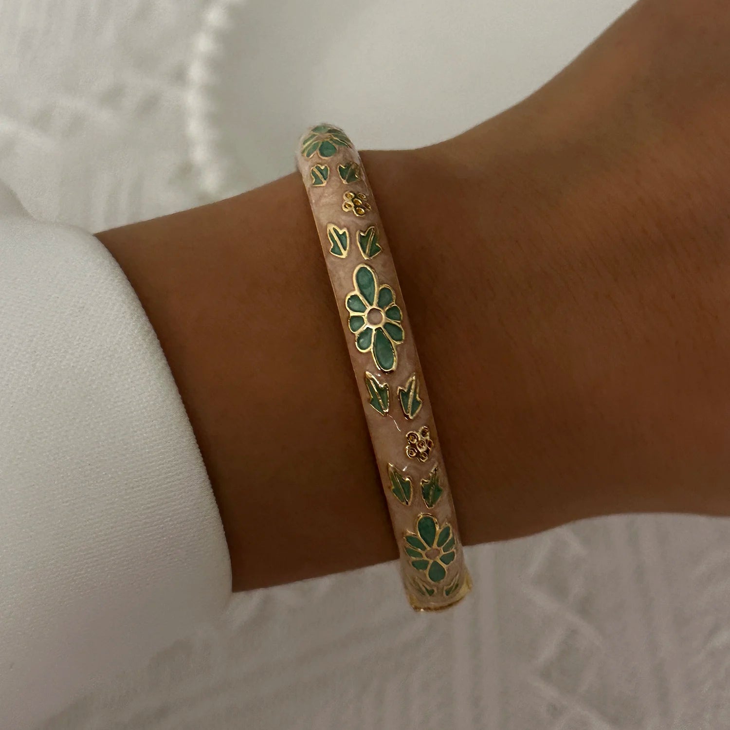 BR26Y0275-3 Couleur du métal Bracelet Fleur Émaillée Doré Rétro Avec Zircon Brillant